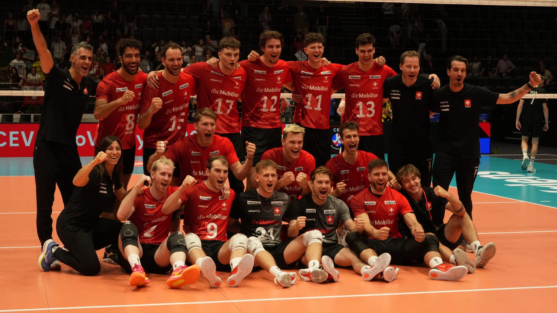 Jubelndes Schweizer Männer-Nationalteam nach Sieg